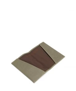 Mattnat VOYAGE Vegan Passport Holder - Vintage