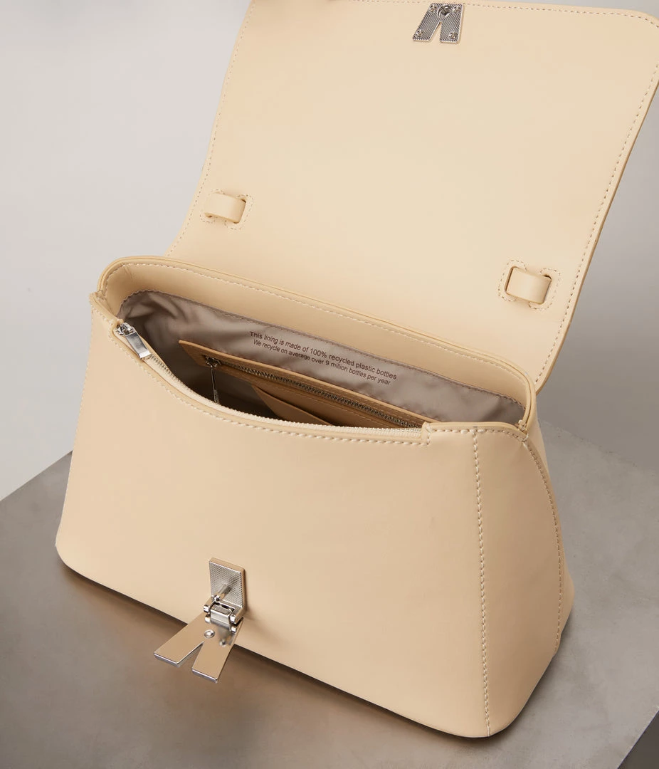 Mattnat GEAN Large Vegan Crossbody Bag - APPLESKIN™ New Arrivals 16 Mattnat GEAN Large Vegan Crossbody Bag - APPLESKIN™ New Arrivals