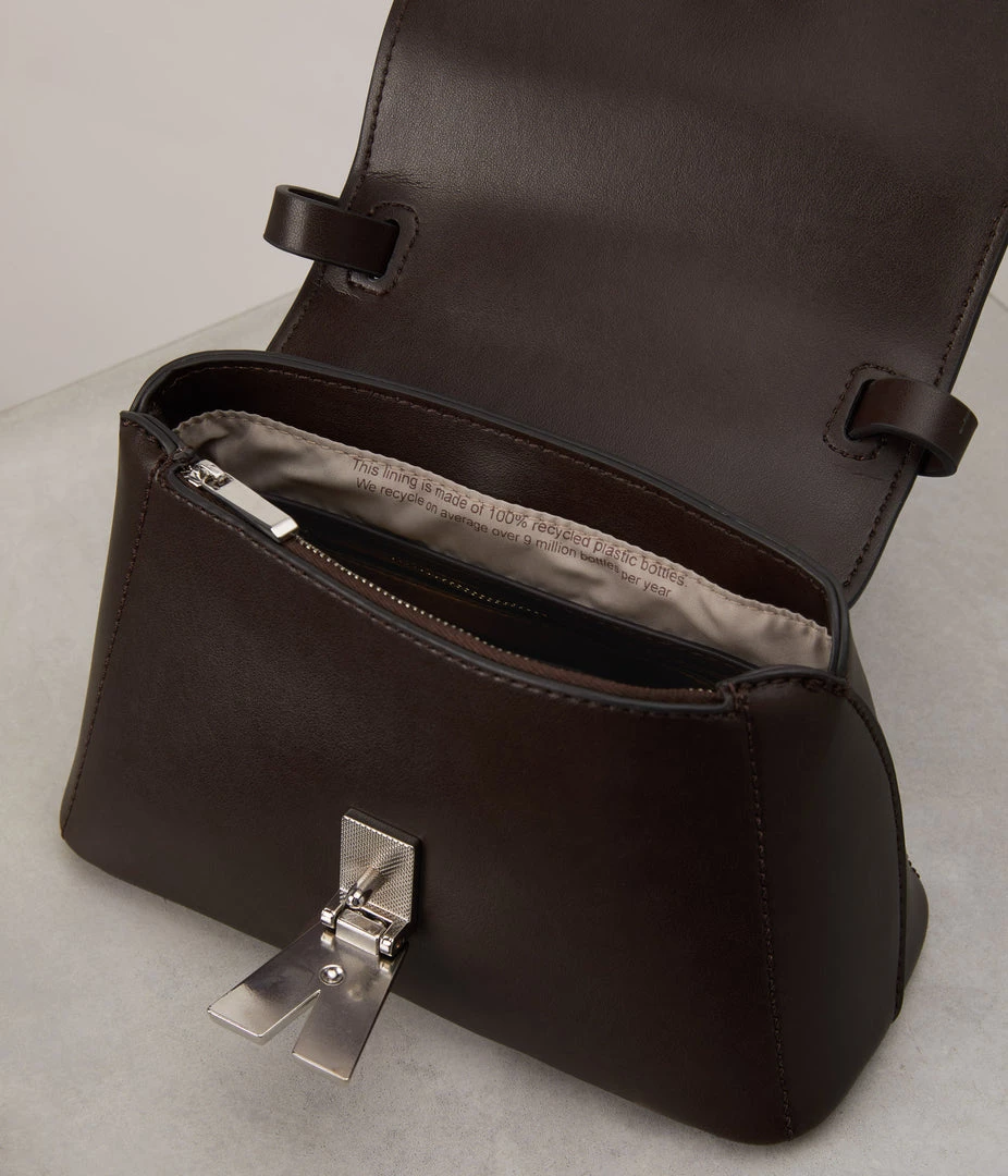 Mattnat GEANSM Small Vegan Crossbody Bag - APPLESKIN™ 10 Mattnat GEANSM Small Vegan Crossbody Bag - APPLESKIN™