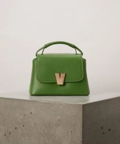 Mattnat GEANSM Small Vegan Crossbody Bag - APPLESKIN™ 36 Mattnat GEANSM Small Vegan Crossbody Bag - APPLESKIN™