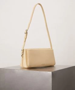 Mattnat VAL Vegan Shoulder Bag - APPLESKIN™ New Arrivals 44 Mattnat VAL Vegan Shoulder Bag - APPLESKIN™ New Arrivals